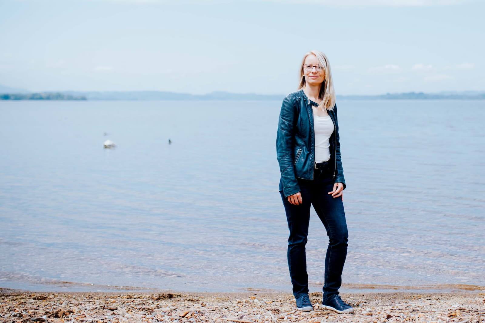 Maria Kosmala am Yang Wasser reflektiert über ihren Bazi Daymaster – das Selbst-Element in der chinesischen Astrologie Bazi Suanming